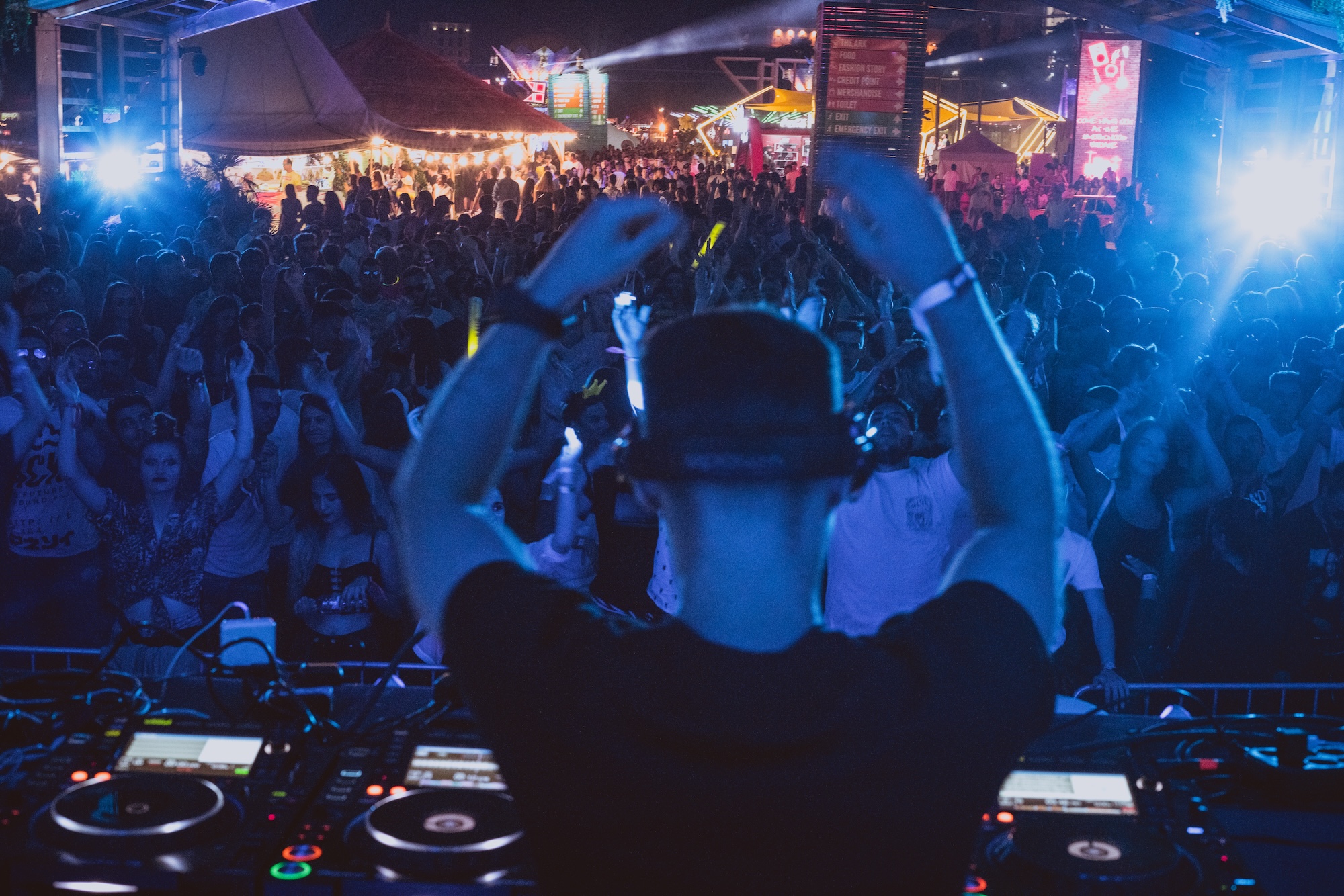 Paul Damixie live page